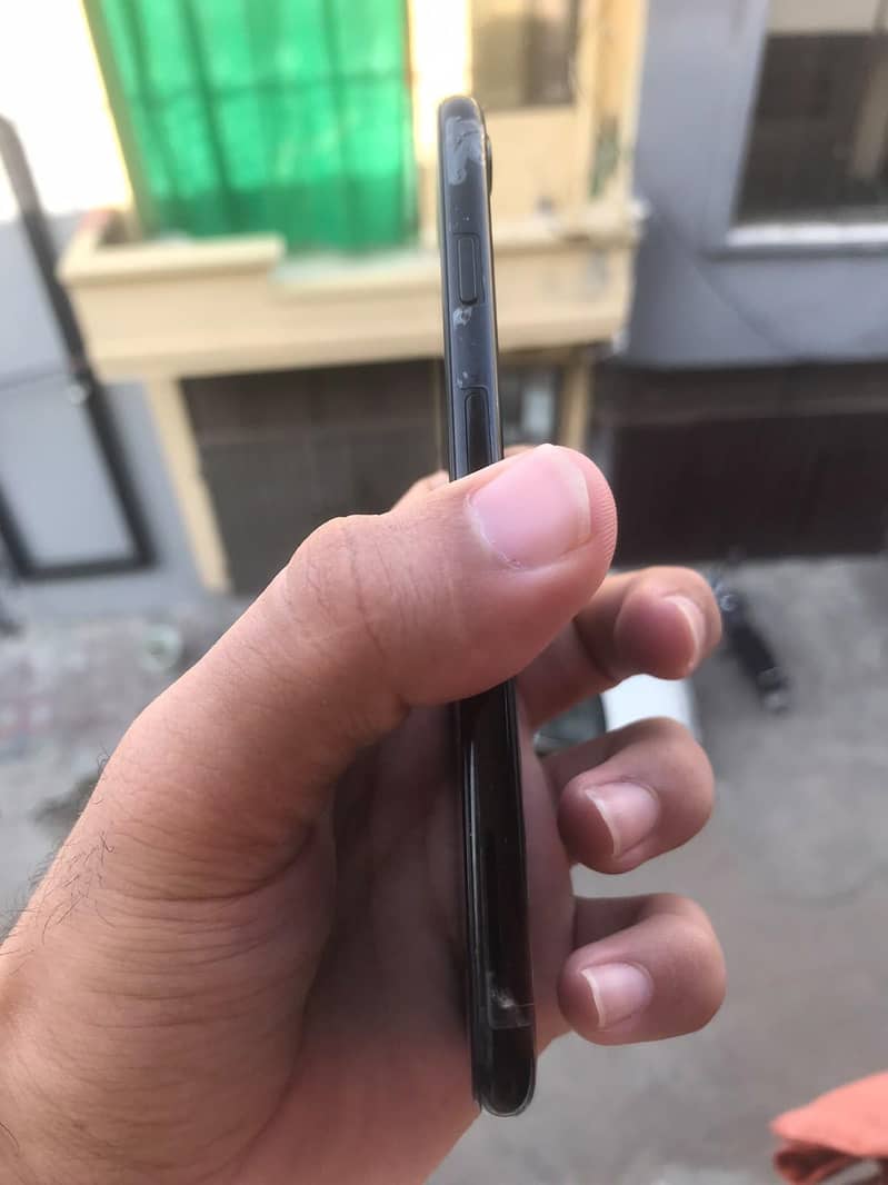 Apple iPhone 7 2