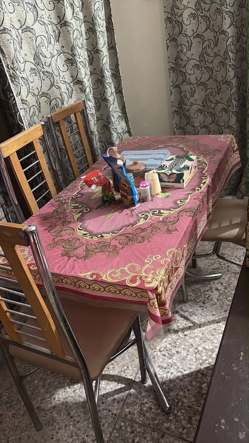 4 chair 1 table 1