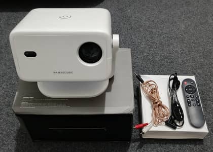 Macubic led projector 4k