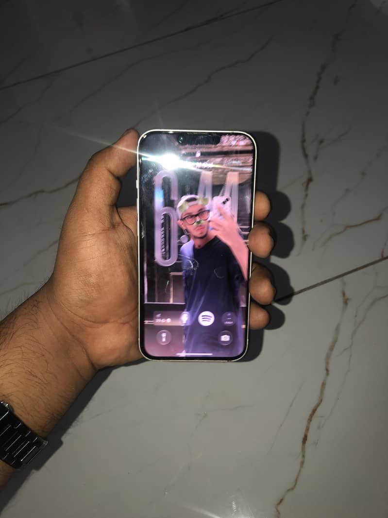 Apple iPhone 13 2