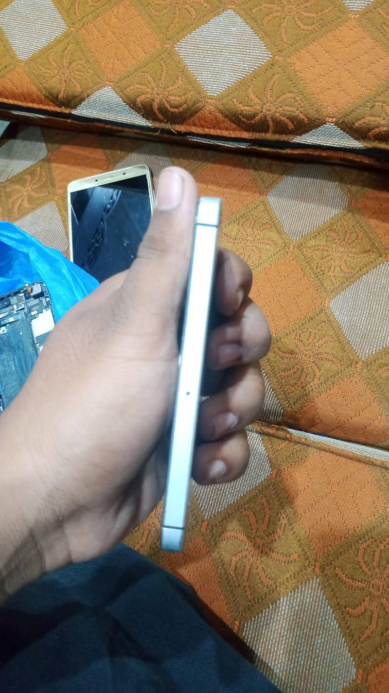 Apple iPhone 5s 1