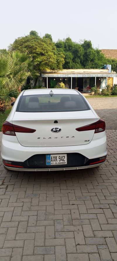 Hyundai Elantra 2022