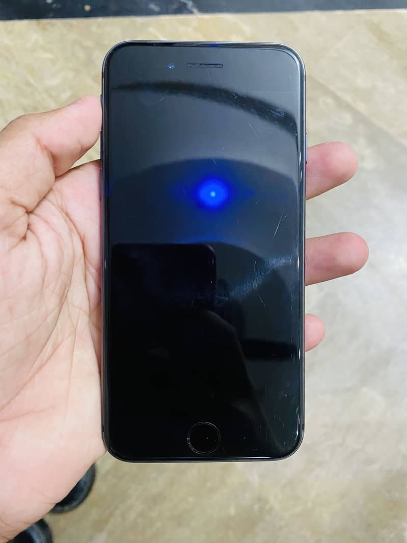 Apple iPhone 8 1