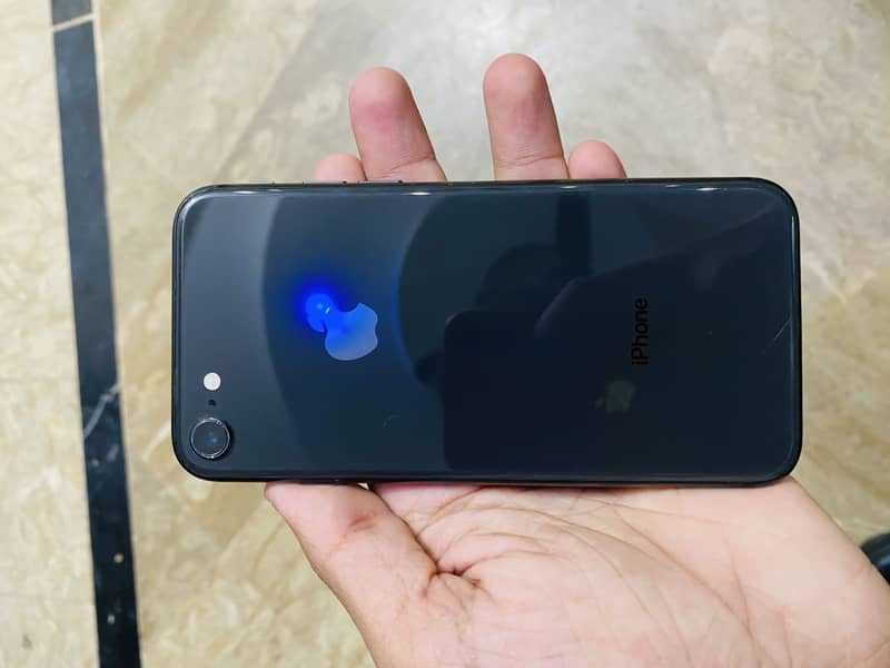 Apple iPhone 8 5