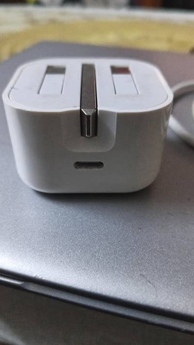 apple store purchased 20W iphone adapter from Dubai