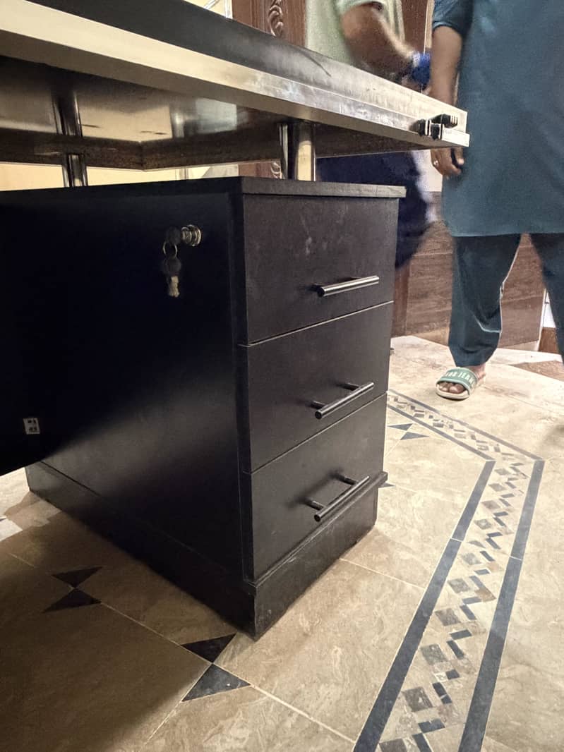 Office executive table with side table 3
