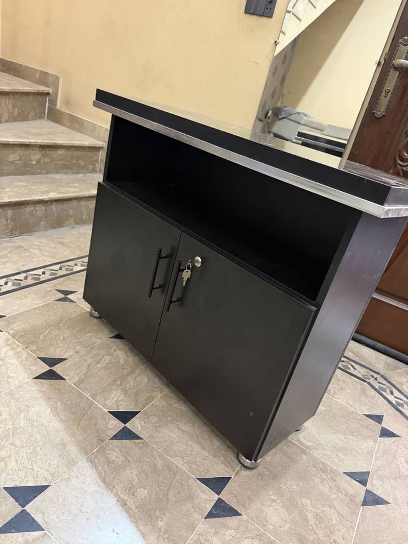 Office executive table with side table 5