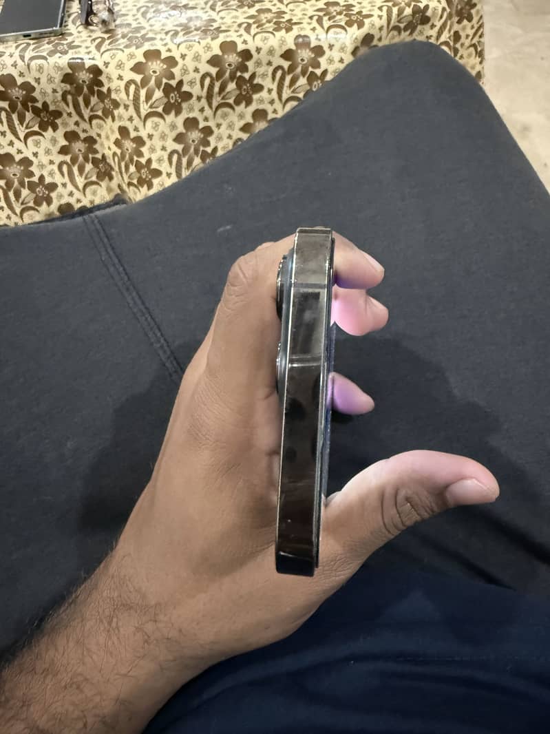 Apple iPhone 13 Pro 4
