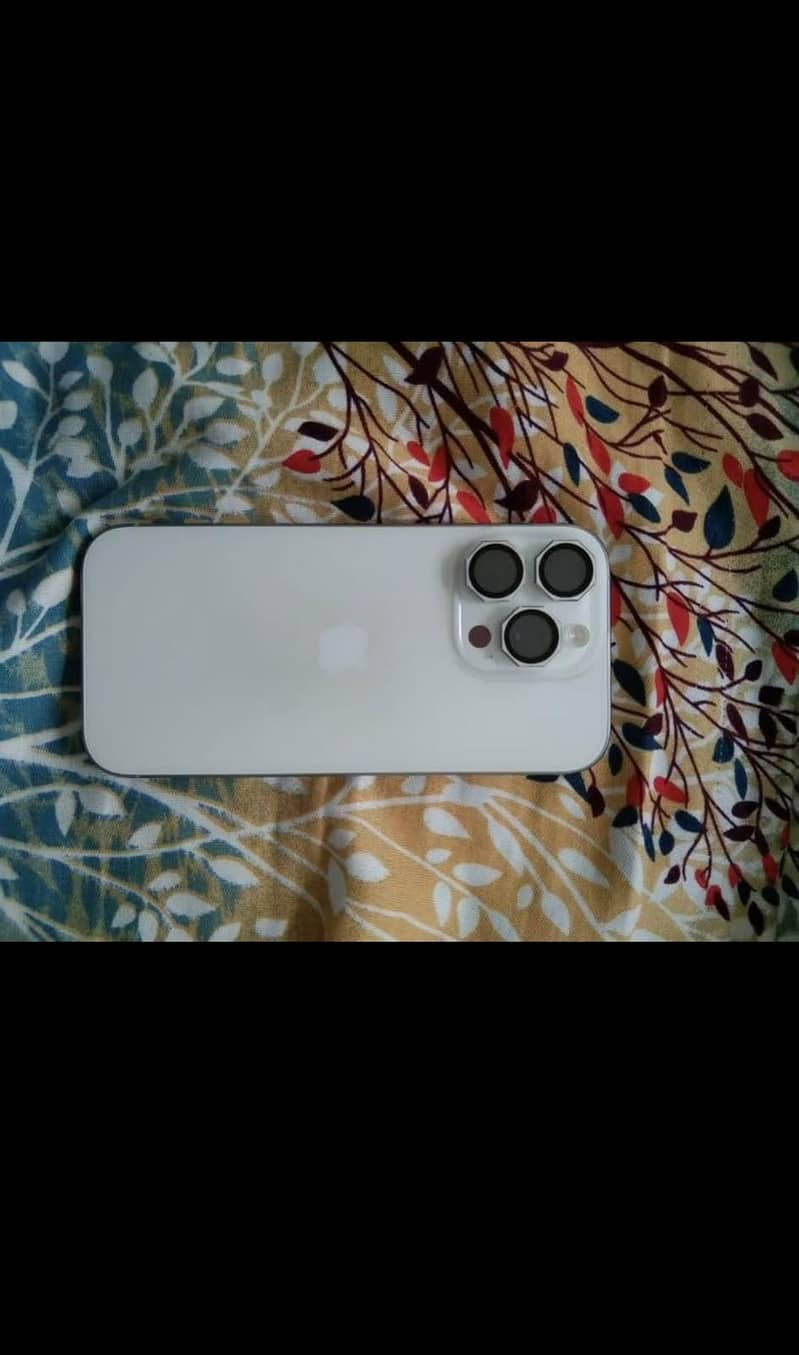Apple iPhone 16 Pro 0