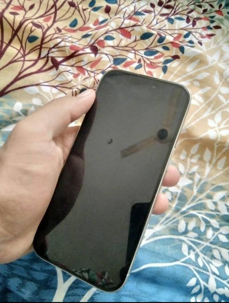 Apple iPhone 16 Pro 3