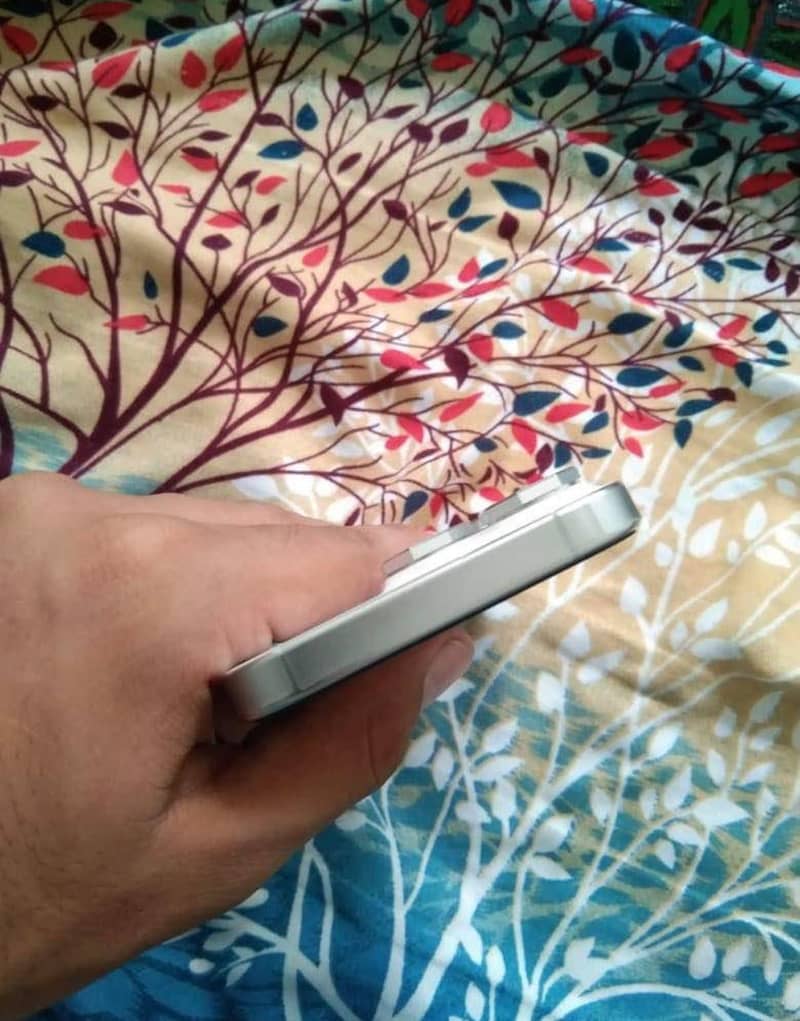 Apple iPhone 16 Pro 4