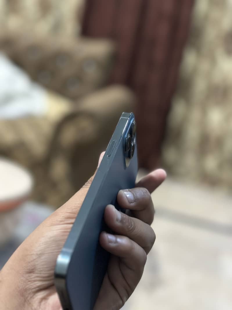 Apple iPhone 12 Pro Max 4