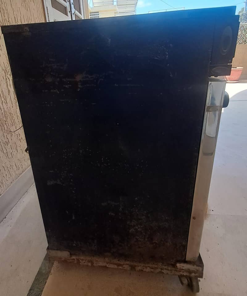 Kitchen Master Oven - Working Condition 4