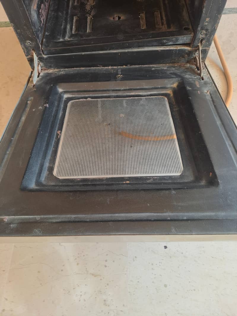 Kitchen Master Oven - Working Condition 8