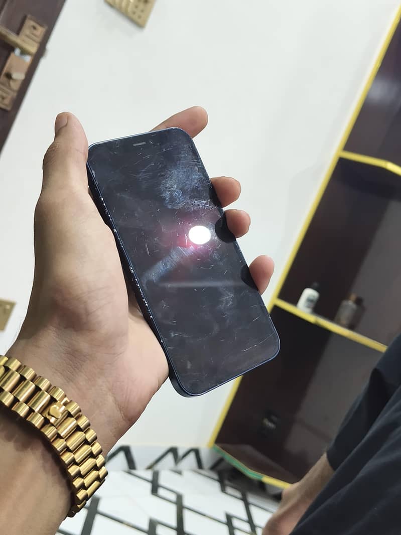 Apple iPhone 12 mini 4