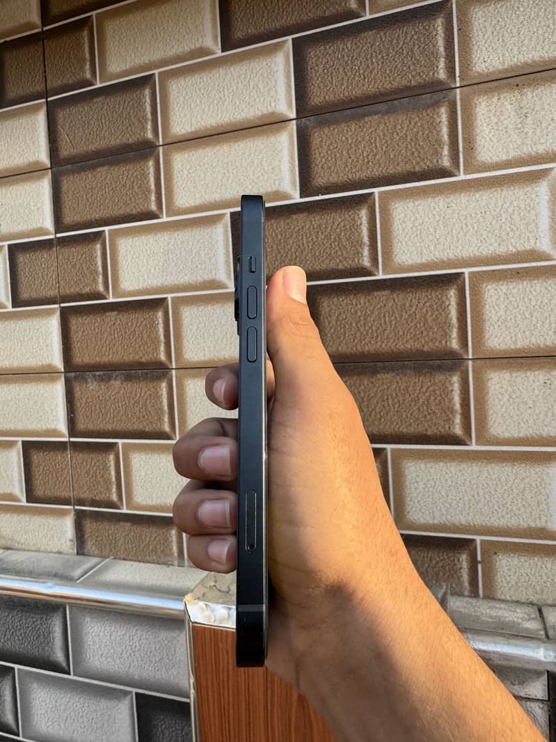 Apple iPhone 13 1