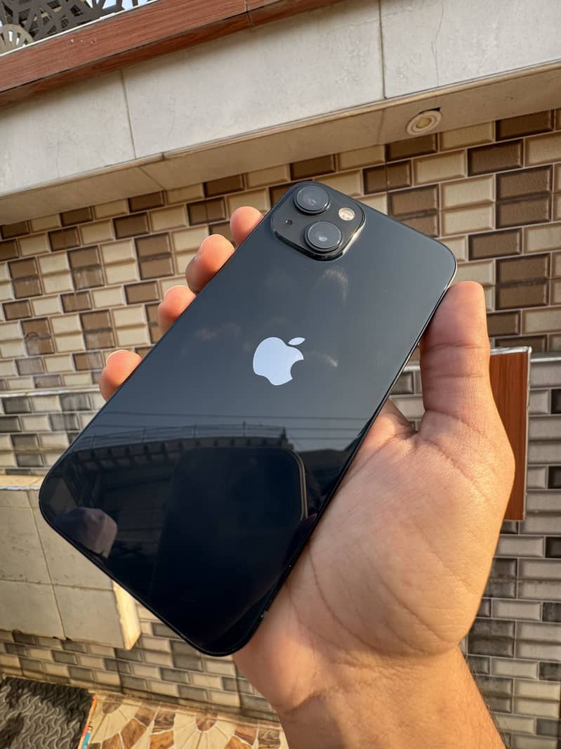 Apple iPhone 13 4