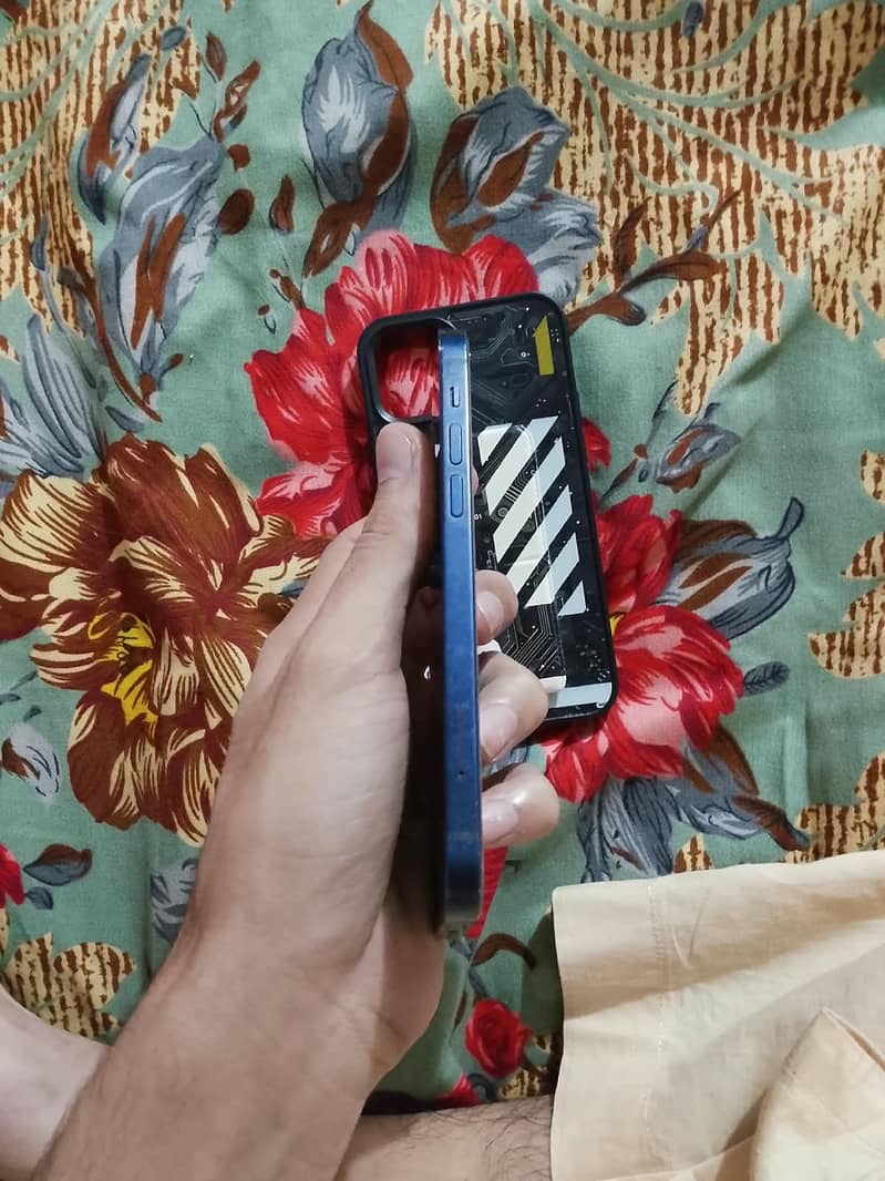 Apple iPhone 12 1