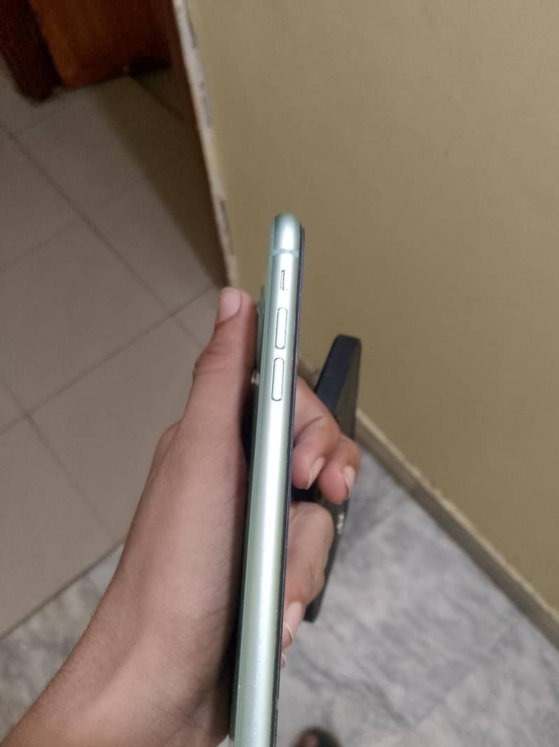 Apple iPhone 11 3