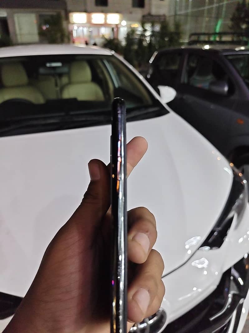 Apple iPhone X 4