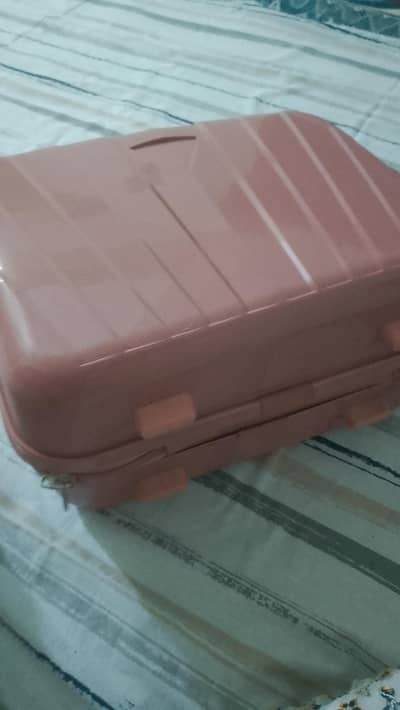 handcarry suit case