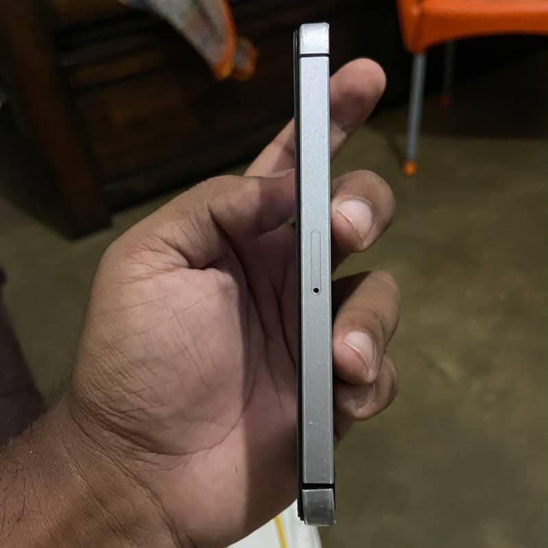 Apple iPhone SE 2016 1