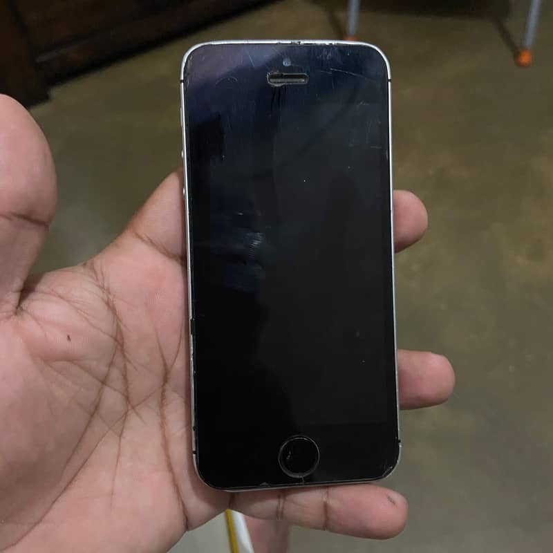 Apple iPhone SE 2016 2