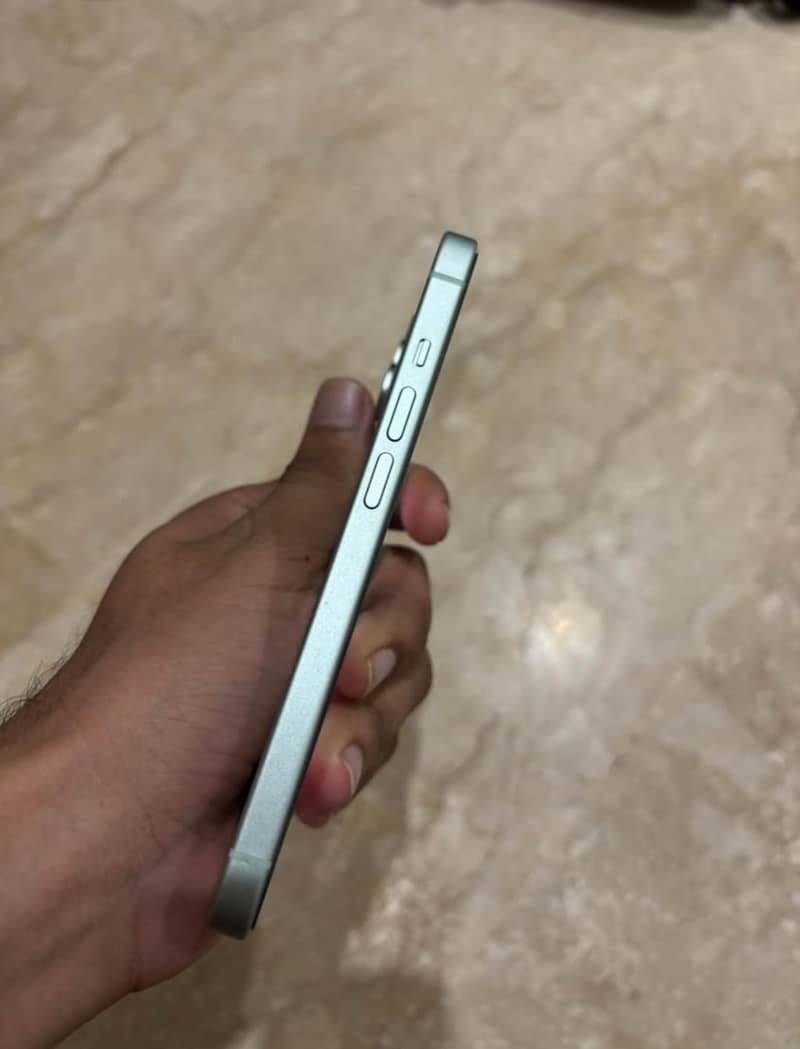Apple iPhone 15 plus 2