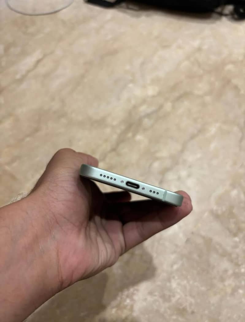Apple iPhone 15 plus 4