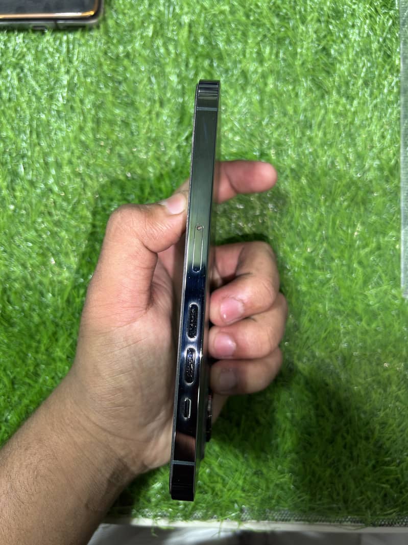 Apple iPhone 13pro 1