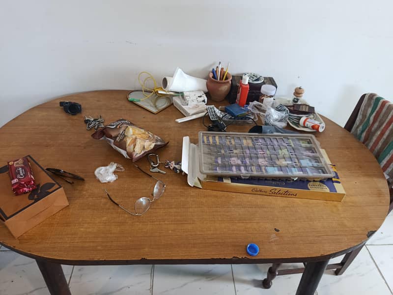 Dining Table with 4 Chairs 1
