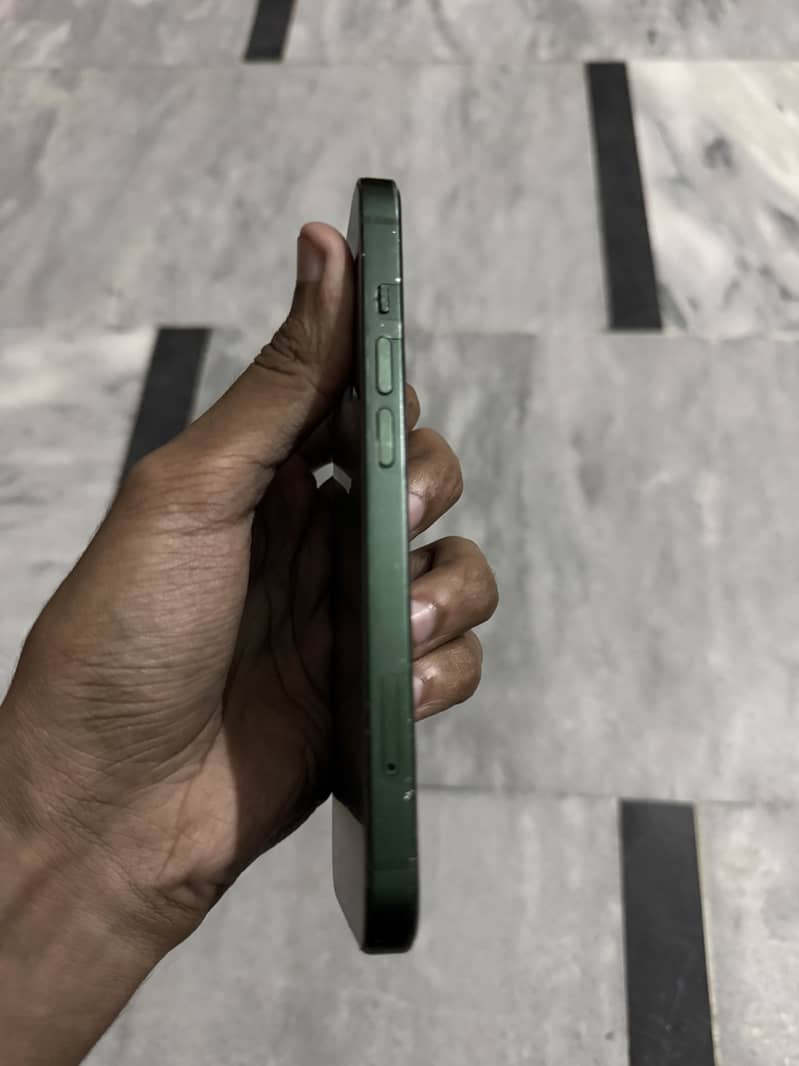 Apple iPhone 13 2