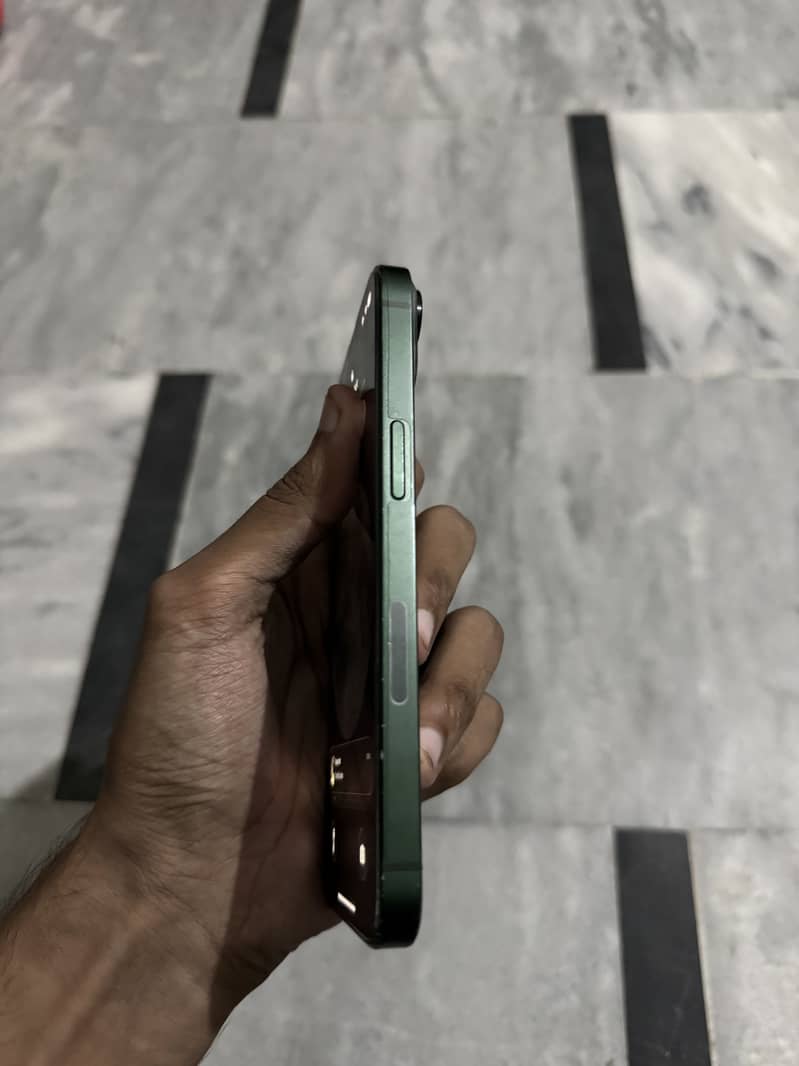 Apple iPhone 13 3