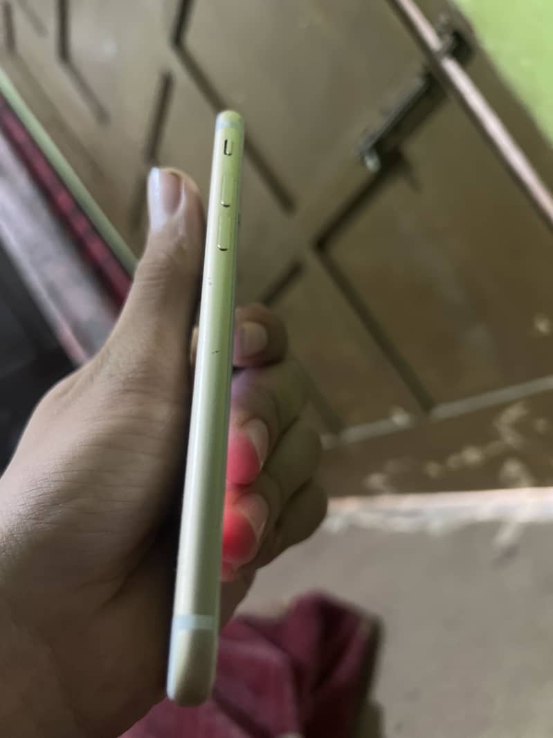 Apple iPhone 7 3