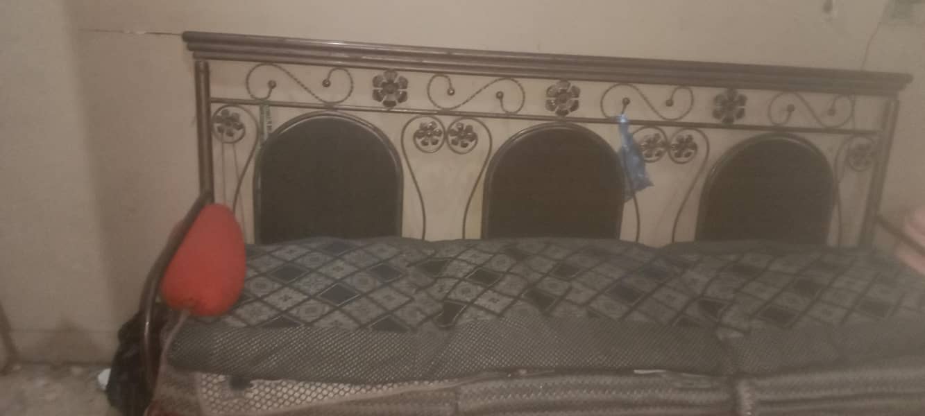 iron bed 3