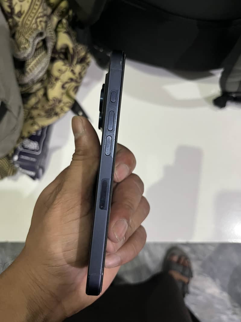 Apple iPhone 15 Pro 4