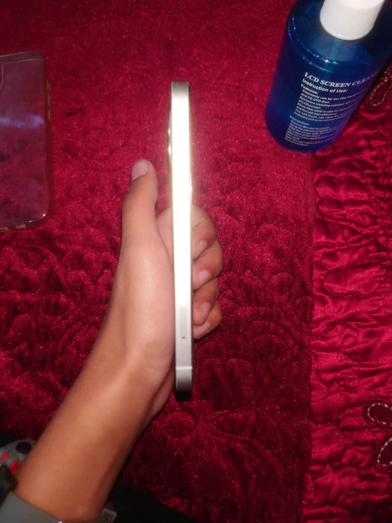 Apple iPhone 13 2
