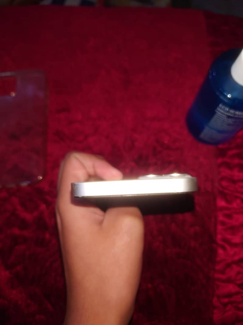 Apple iPhone 13 4