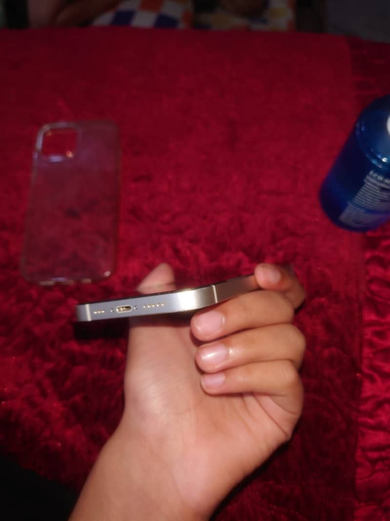 Apple iPhone 13 6