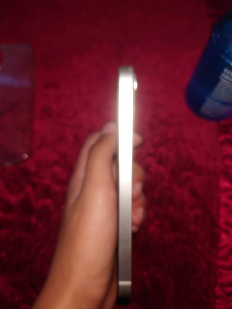 Apple iPhone 13 7