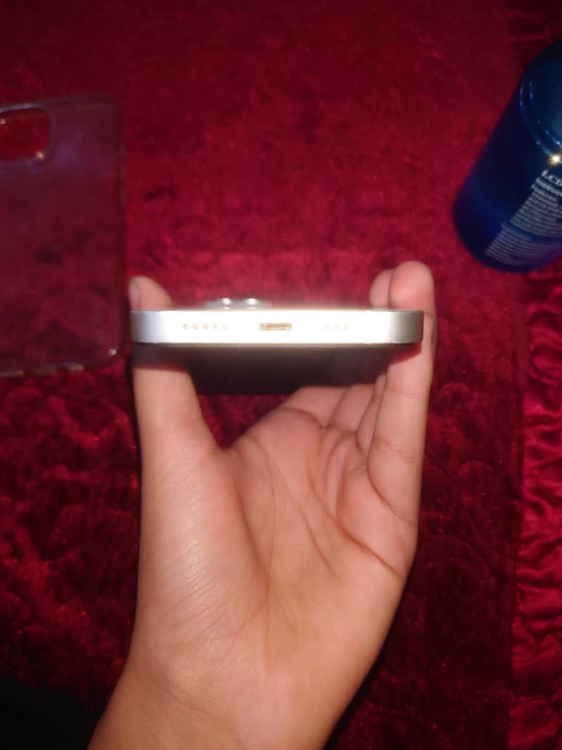 Apple iPhone 13 9