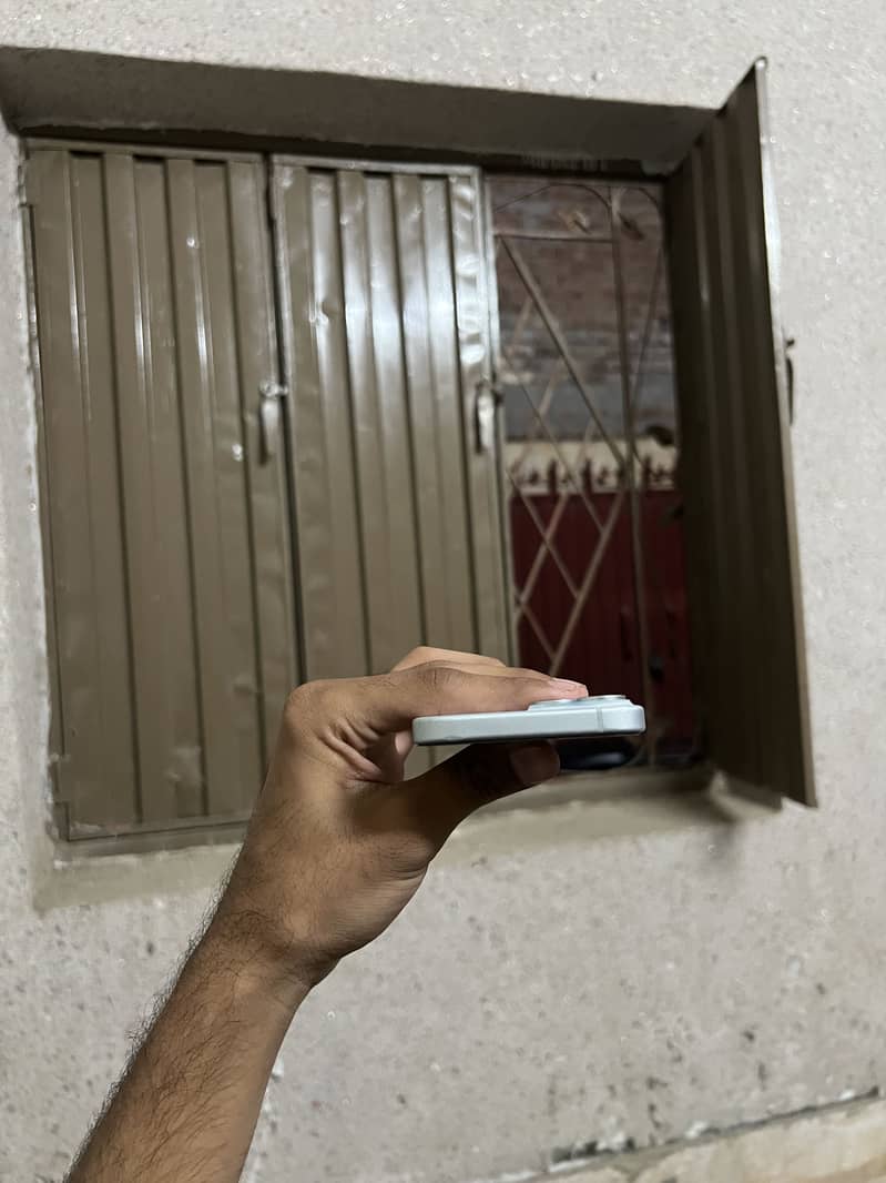 Apple iPhone 15 4