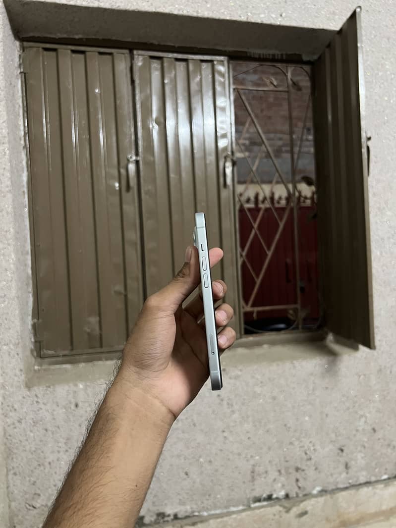 Apple iPhone 15 5