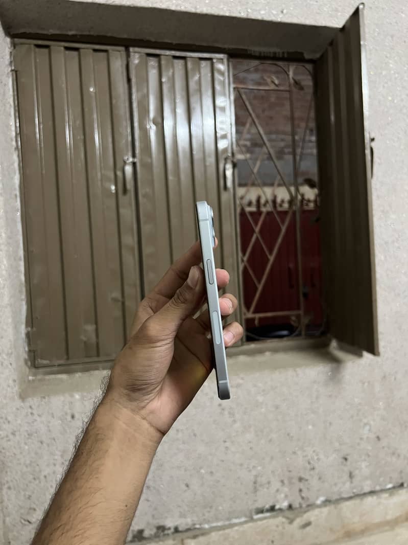 Apple iPhone 15 6
