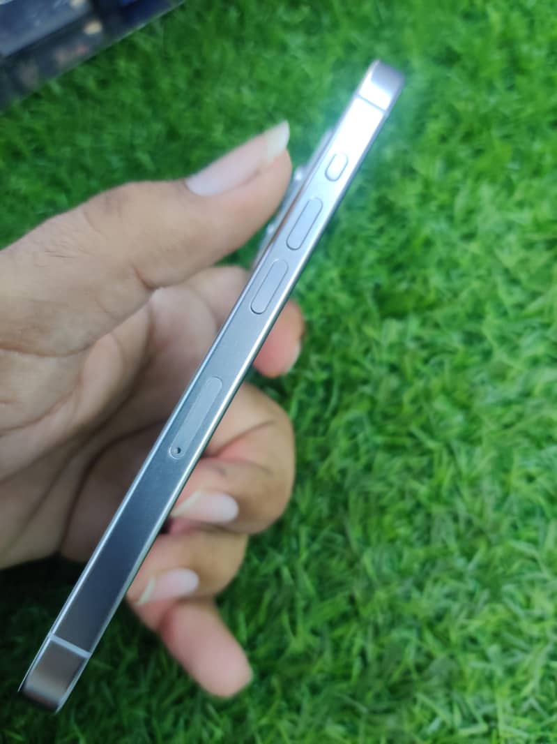 Apple iPhone 15 Pro 2