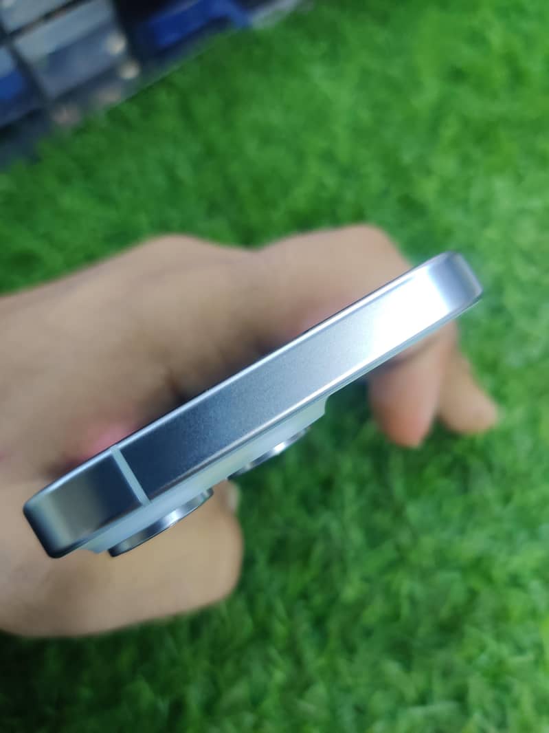 Apple iPhone 15 Pro 4
