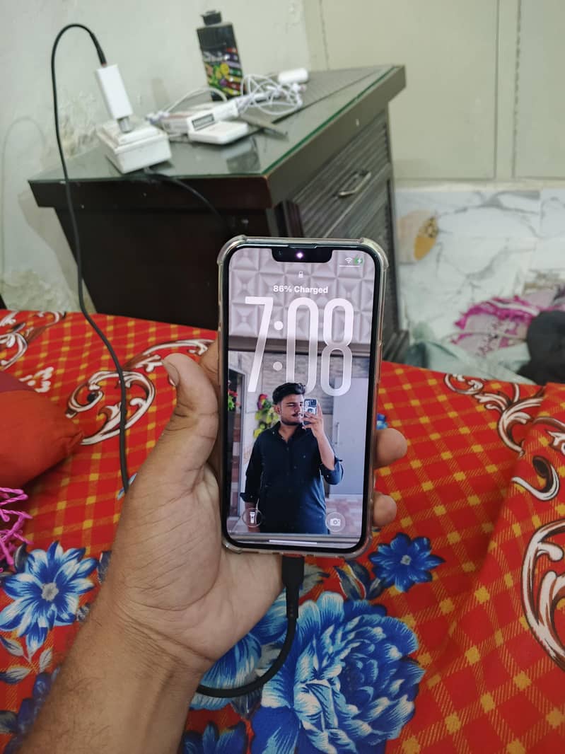 Apple iPhone 13 1