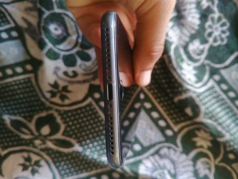 Apple iPhone 8 Plus 3