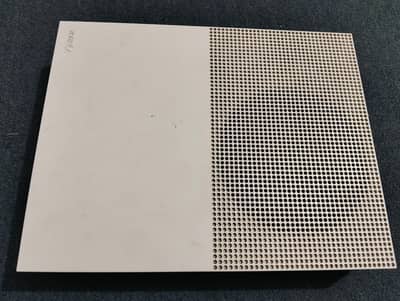 Xbox one s 500gb without controller condition 10/10