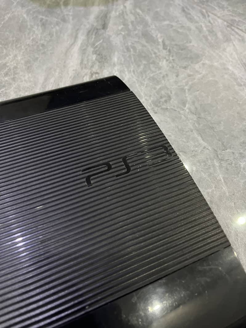 PS3 super slim 1